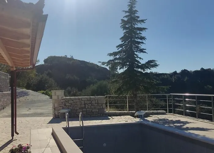 Πανσιόν Giota's *